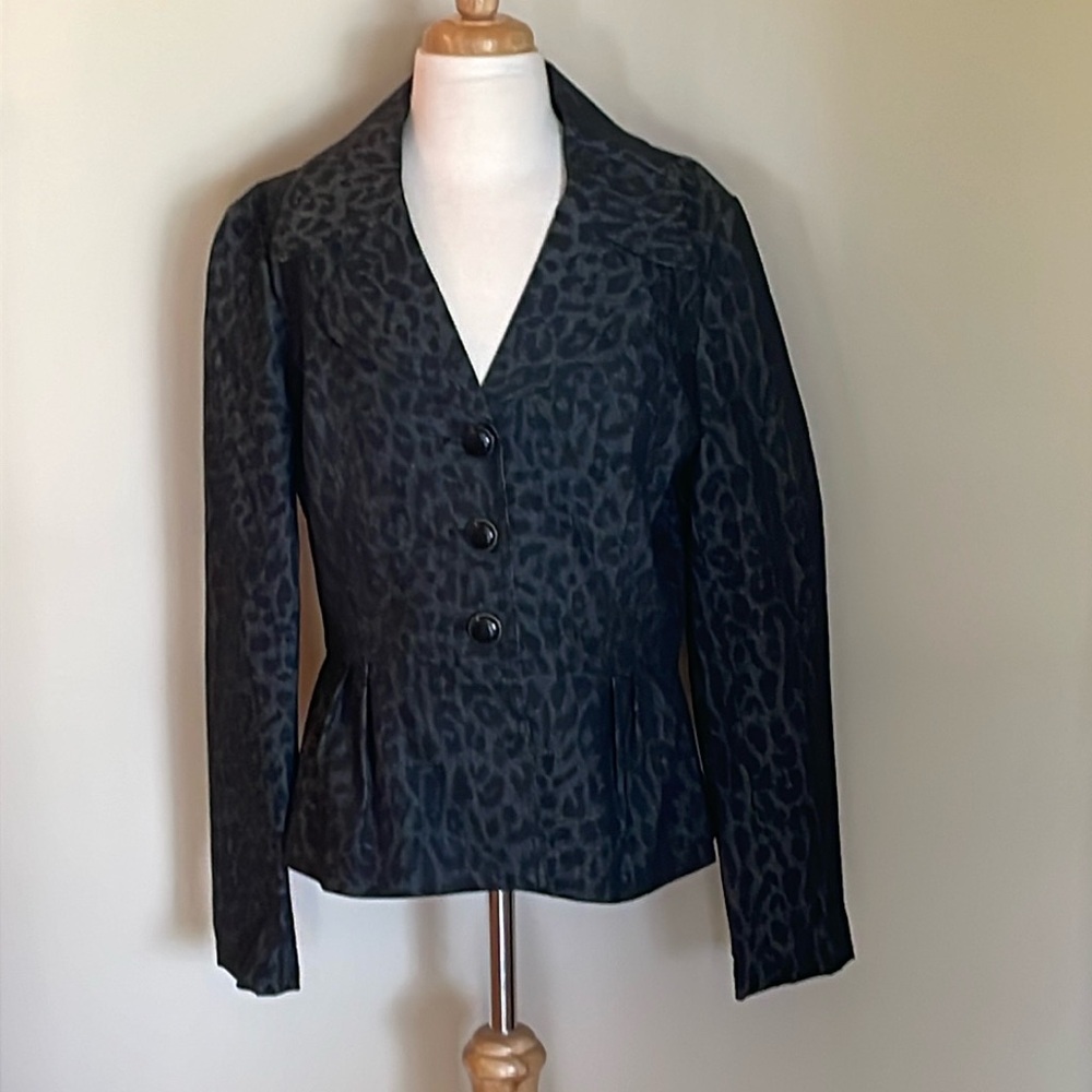 NWT~Woman’s Light Size Small Button Up Black/Gray Leopard Print Tailored Jacket